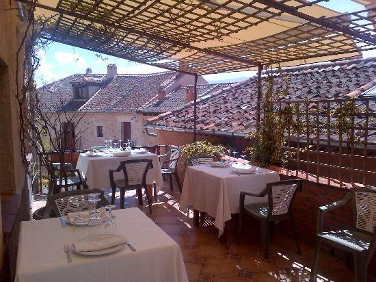 spainru's tweet photo. #pedraza #olmo #spainfood #spaintravel #bestspain #bestmadrid  бронировать лучше заранее, сложно найти свободный стол http://t.co/Us4Xn1GzCp