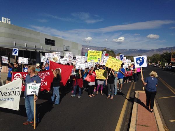 ProgressNowNM's tweet photo. #Labor2014 & @AFTunion March to early vote in #ABQ #nmpol http://t.co/9Iz9MIHj4E