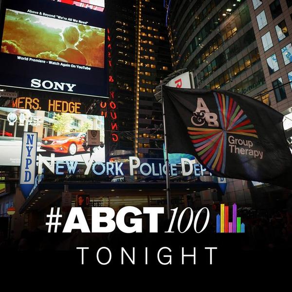 EW_Music's tweet photo. Above &amp; Beyond celebran el capítulo 100 de su radio show "Group Therapy" en el MSG de New York. http://t.co/dLQBj6n1NZ
