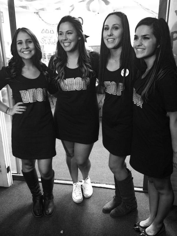 torcimino's tweet photo. It's a twin thing @LindsayHonaker @kirishay #DHOP2014 http://t.co/cy5vxJ0eq8