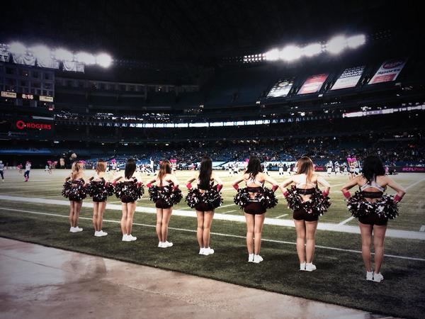 AlsCheerleaders's tweet photo. We've got your back guys @MTLAlouettes #FanTrain #MTLvsTOR #GoAlsGo http://t.co/upIOcvOxVm