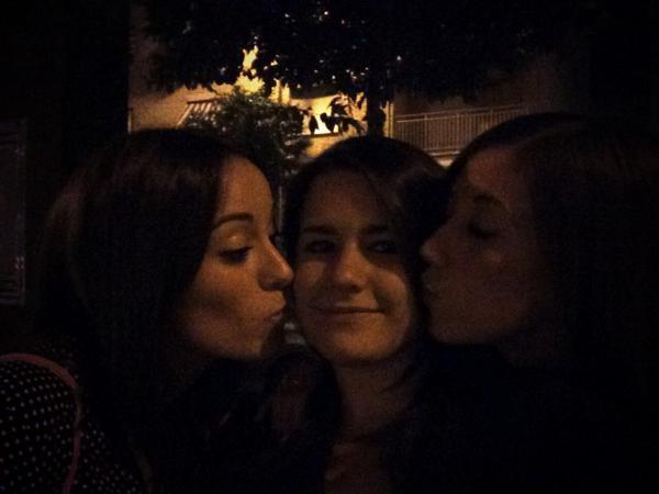 caromluque's tweet photo. Después de una buena cena nos vamos a lo que encarte!! @laurarubioo @Beitawii http://t.co/FQV2hPBuaw