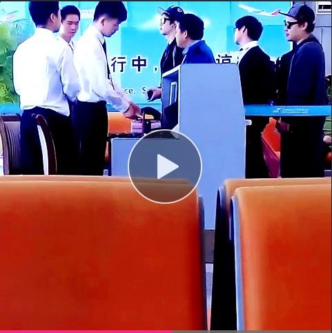 nikunhvj's tweet photo. “NichkhunID: [Fancam] 141019 Nichkhun at Hangzhou airport cr.哦-我不是小朋友
http://t.co/mPGymDyOnw http://t.co/C4yi3CNE0O”