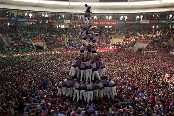 TheAtlantic's tweet photo. The impossible elegance of the human tower http://t.co/jcubPc20rR http://t.co/xaI5dyxof8