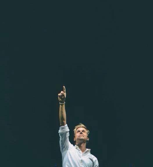 RichardProspelG's tweet photo. Recordamos que @HARRDWELL es #1 @dimitrivegas &amp; @likemike #2
@ArminvanBuuren #3 @MartinGarrix #4 #AMF2014 http://t.co/YAsMZaNwhP