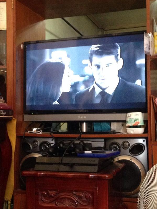 Mas matagal pa ang time ng commercials kesa sa isang boxing round hahaha #DonaireWalters