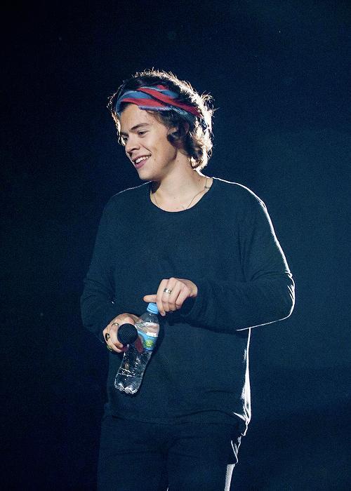 decodingharry's tweet photo. #DefineHAPPINESS
YOU ARE @Harry_Styles
#EMABiggestFans1D #1DFOURTracklist #MillionMemories #WeWantZaynsSongsInFOUR http://t.co/8EecXIdiKz
