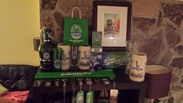 vapinglikecrazy's tweet photo. @SteamWhistle
My Collections growing!!
#DoOneThingReallyReallyWell
#Growler = #SaturdayNight Happyness
#RetroOpeners http://t.co/OifudQ3zc8