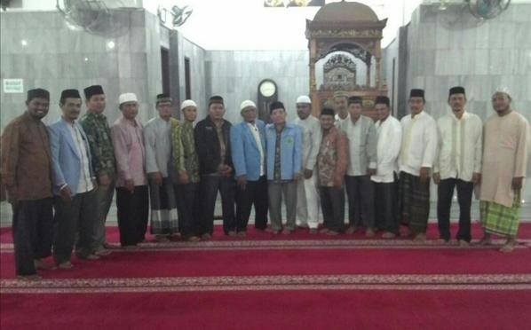 bkprmiaceh's tweet photo. Ketum DPW BKPRMI Aceh bersama DPD BKPRMI Kab. Pidie di Masjid Agung Al Falah Sigli usai launching Program DARLING. http://t.co/71juJhvH0T