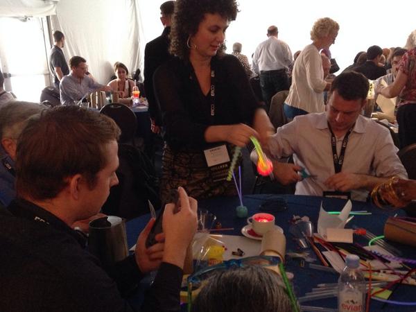 iluminet's tweet photo. Jugando a #lightthis en #enlighten14 @IALD http://t.co/fxORyV4skM