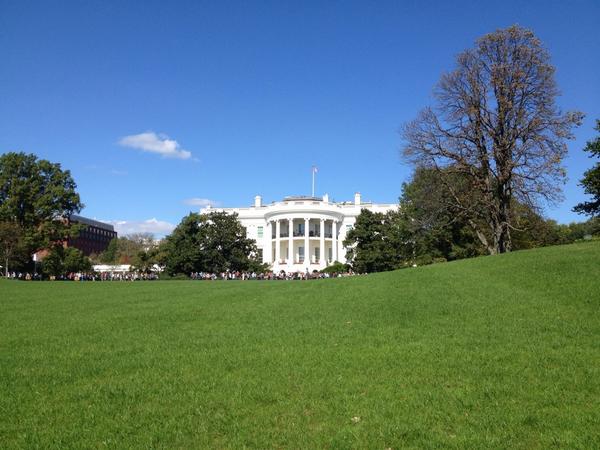 jaredssolomon's tweet image. One last shot of the @WhiteHouse. Beautiful light for photographing. A fun time was had by all. #WHGarden #FallinDC