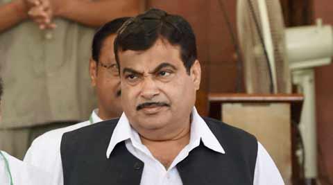 IndianExpress's tweet image. Close down alcohol shops on sides of highways: Nitin Gadkari iexp.in/tuV118818
