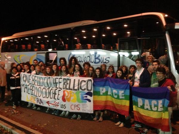 gcravedi's tweet photo. Piacenza in partenza per la Marcia della Pace Perugia Assisi #perugiaassisi http://t.co/FRDE3CAE8Z