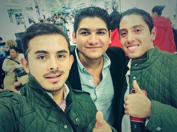 RAFAELVALLES's tweet photo. Con grandes líderes y amigos @RicardoSBeruben @santosrizo82 http://t.co/XQB0uKiaoJ