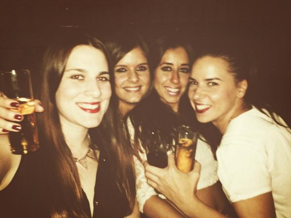 IsaBragado's tweet photo. Noches madrileńas #cumpleJorge #friends @Patricialvarerz @Aliciaroldang  @PaulaVirgil http://t.co/ziLg7WWIhJ