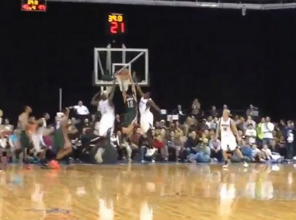 BleacherReport's tweet photo. VIDEO: Jabari Parker spins and throws down a dunk in traffic to seal a Bucks’ preseason win http://t.co/YOJuEKvzvy http://t.co/HCKTvTGGTX