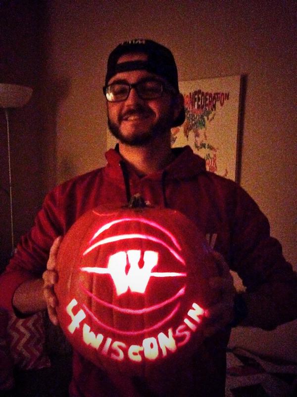 TaylorJoWeiks's tweet photo. Someone's ready for basketball season @DWeiks2 π @BadgerMBB #4thinnation #onwisconsin #badgers http://t.co/RXjegktCai