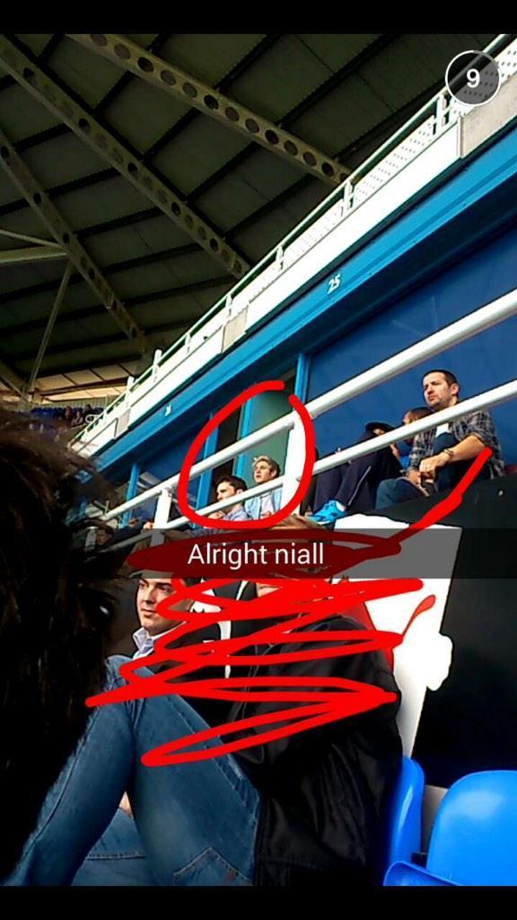 1DSPNews's tweet photo. Niall en el partido de Reading vs Derby el día de hoy - 18.10.2014 http://t.co/62pfBNoa09