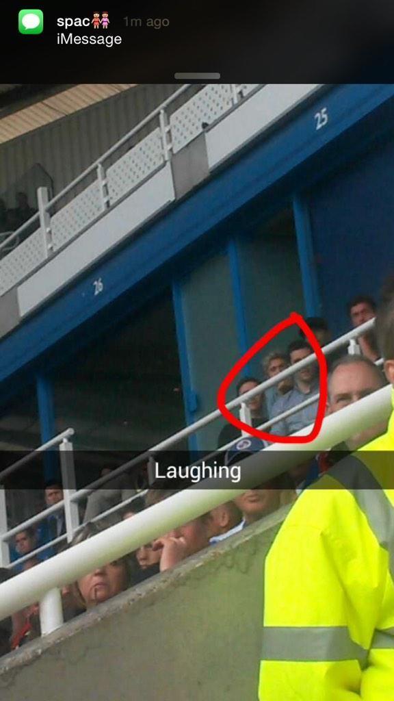1DSPNews's tweet photo. Niall en el partido de Reading vs Derby el día de hoy - 18.10.2014 http://t.co/62pfBNoa09