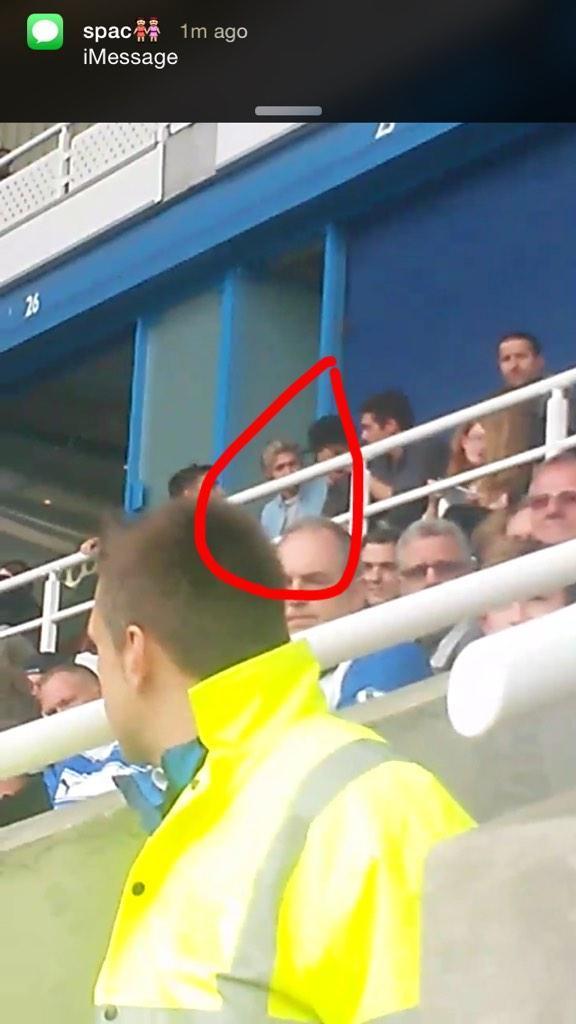 1DSPNews's tweet photo. Niall en el partido de Reading vs Derby el día de hoy - 18.10.2014 http://t.co/62pfBNoa09