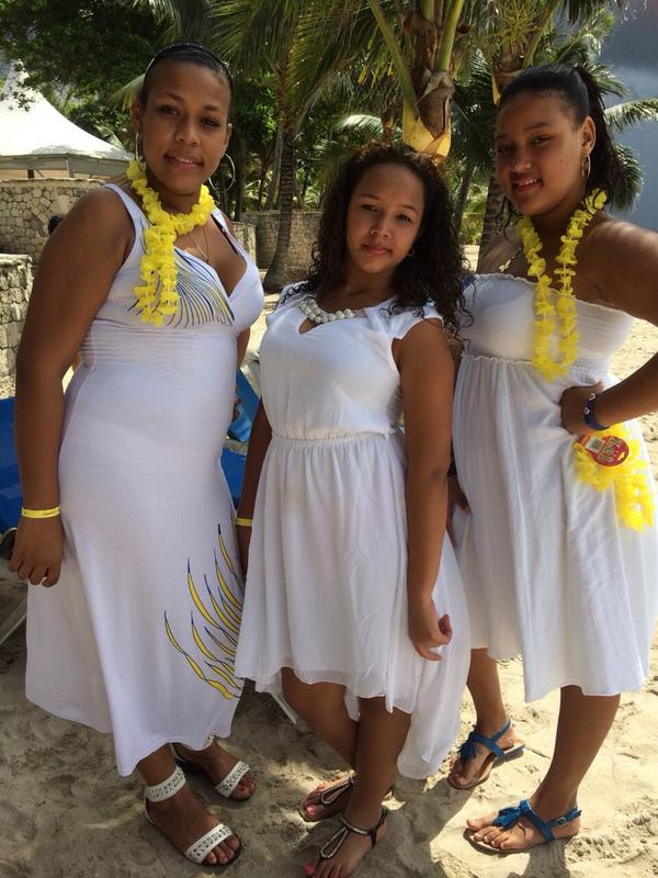 NatalyRamirez_1's tweet photo. Unos De Los momentos Mas Liindos De Miii Vida Junto Con Ellas @Elisandra_reyes #Ivanni http://t.co/gUrStcXruc