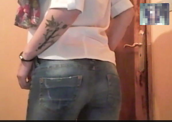 SweetSoL_X's tweet photo. foto de ahora mismoooo...¿¿¿a quien le gusta mi culo en vaqueros???? Si llega a 20 RT o FV, subo otra sin vaqueros ;) http://t.co/n6DqIp7haw