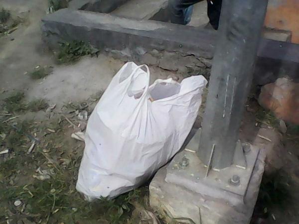 MujizatMerapi's tweet image. Satu kantung sampah sudah sampai new selo masih nunggu kantung2 yg lain #MuncakMerapi2014 @jalinmerapi @pasagmerapi