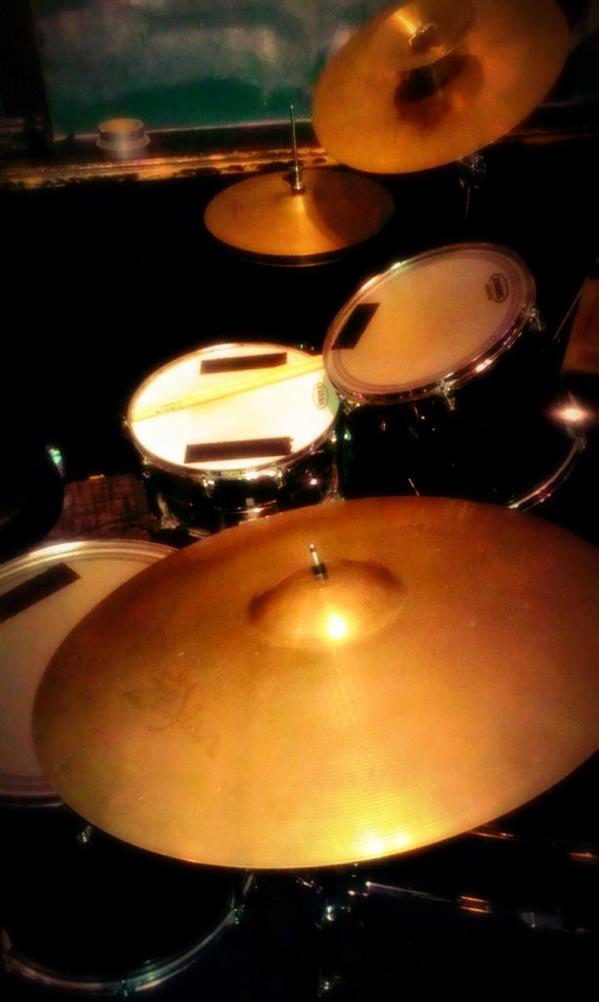 The office tonight in #Prescott #Arizona...  Tight quartets in a stinky pub...  @EvansDrumheads <a href="/DrummerPromote/">Drummer Promote</a>