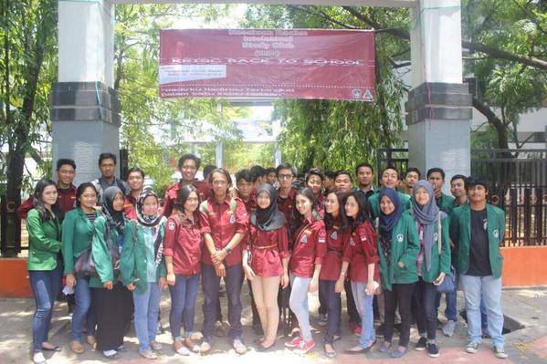 KRISC_FHUMI's tweet photo. Penyuluhan Hukum KRIsc @ SMA Negeri 1 Makassar http://t.co/ESZJuVpI74