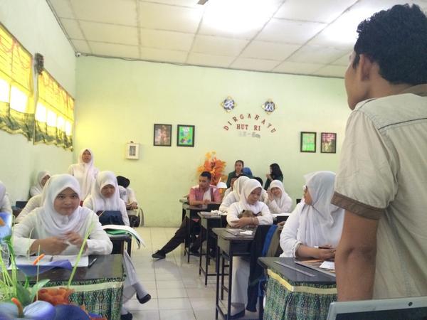 KRISC_FHUMI's tweet photo. Sedang memberikan materi tentang profesi Hukum http://t.co/oacF2M7DfP
