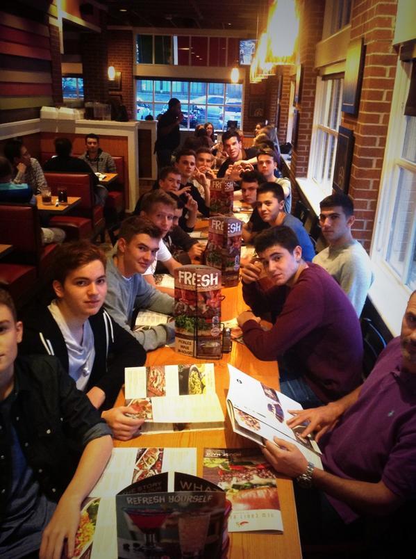 HighgateSpEx's tweet photo. #highgatefootball #Atlanta2014 Sampling the local cuisine at Chilli's! Preparing for tomorrow's match #Eattowin! http://t.co/uznAwpzd19