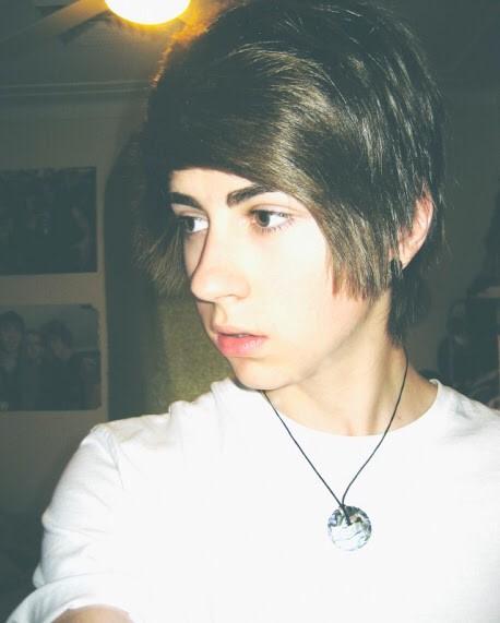 Turtl3stwerk's tweet image. RT or favorite if you would date me...? Watch me get none