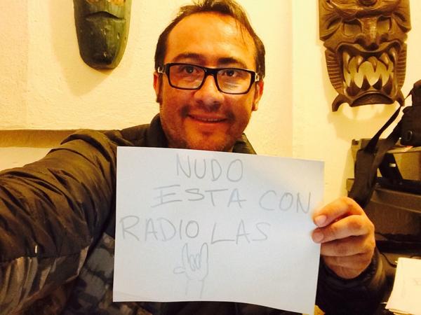 Revista_LAS's tweet photo. Nuestro amigo Lalo de @RockNudo desde México estuvo en los micrófonos de #RadioLAS. Sigan  en http://t.co/6kDyxGxkYo http://t.co/kpUUIdkNbJ