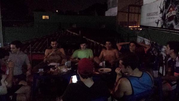 Koroha_2013's tweet photo. Pasando bien en el tercer tiempo del exa, buena onda entre la 07 y la 013!! Exsas! @ex_SAS  @Exafutbolpy http://t.co/tx85oQMqbH