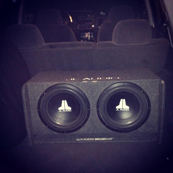 A_MacK_SwaG's tweet photo. #Goodbye #KickerComp #Hello #JLAudio http://t.co/TlMQP6j2gJ