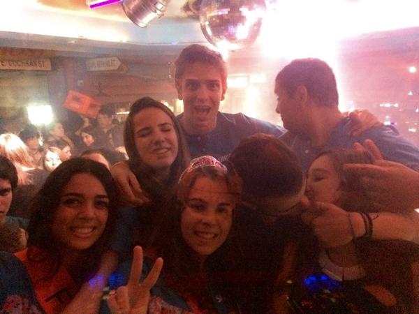 SantiBertomeu's tweet photo. Una de @RockstorePub #ElVerger xD #Quintos2015 @AgarratAEsta Grandes!! http://t.co/r4dQGxhBmm