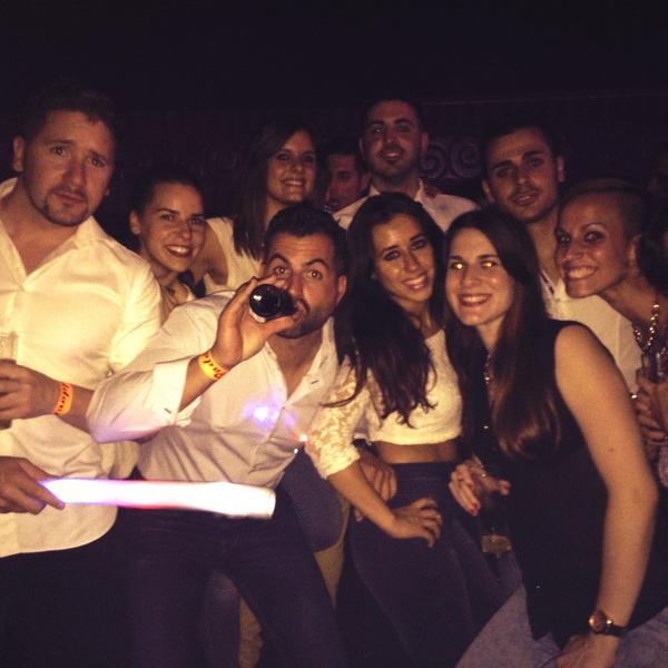 IsaBragado's tweet photo. Oleeee!! Cumple George!!! @PaulaVirgil @Jorgegarrido17  @Aliciaroldang  @Patricialvarerz http://t.co/X7oD4vgWr9