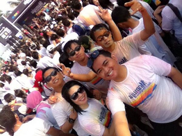 wowmamuju's tweet photo. 😎 RT @ryan_edogawa08: Masih seputar color run mamuju @MMJColorRun @KotaMamuju #MMJColorRun http://t.co/i9aPpLNp78