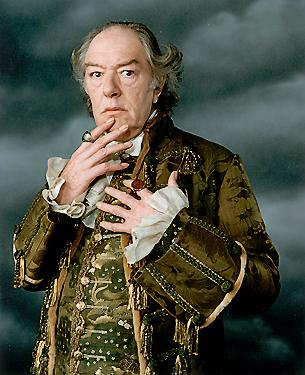 Happy Birthday, Michael Gambon! (October 19, 1940)
Baltus Van Tassel in Tim Burtons Sleepy Hollow (1999). 