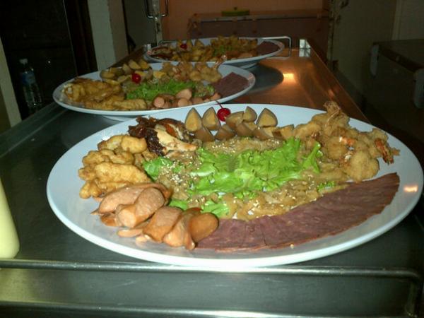 didy_211's tweet photo. Salad ala grand palace restaurant ballroom http://t.co/0vYZE3WTGh