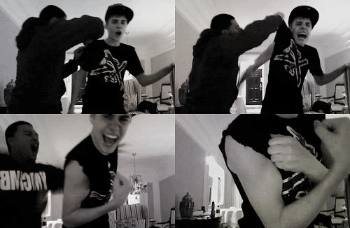namjoonvu's tweet photo. This need to happen again #RipMySleeves
#EMABiggestFansJustinBieber http://t.co/FGhTS2ywrv
