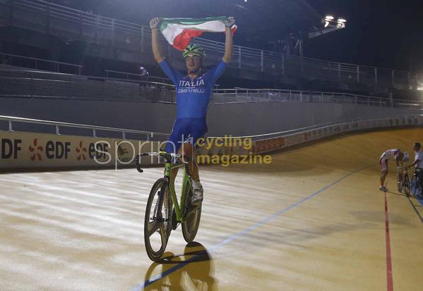 SprintCycling's tweet photo. @eliaviviani regala all'Italia oro europeo nell'Omnium @UEC_cycling - @bettiniphoto http://t.co/OuslmHNCwy