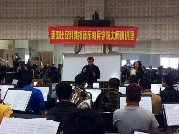 Dr. Bianco's master class is in Sichuan Conservatory Music, Chengdu, China at 10/18/14.安科博士在四川音乐学院给学生上大师班的课14年10月18日
