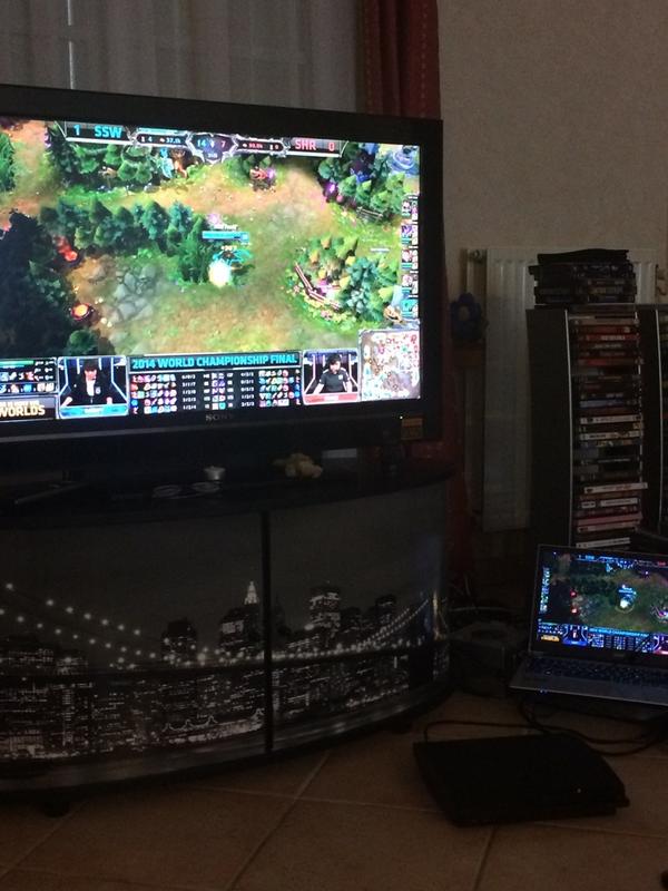 CroustibatLoL's tweet photo. On est pas bien la ? 😁 #Worlds #SSW #SHRC http://t.co/oVGaCTpasx