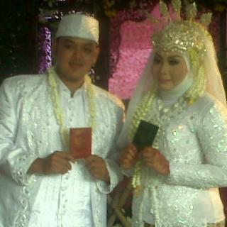 Happy wedding day bro mpiq BK 076 semoga menjadi keluarga yg bahagia dan cepat di karuniai momongan...bk bk bk guriih