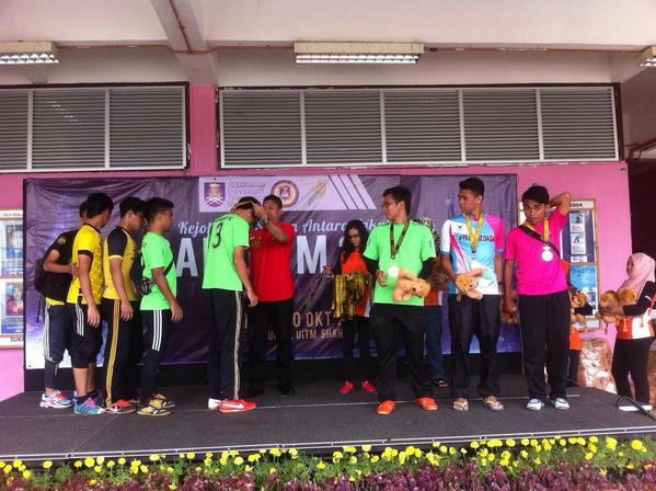 FKKSAF2014's tweet photo. Congrats team futsal #FKK!! Pingat gangsa 👏👏👏 http://t.co/m2l93hZjrv