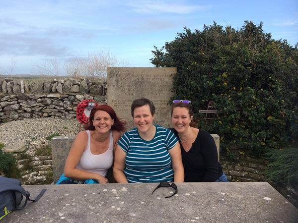 Markstorey65's tweet photo. @DawnStorey68 @NicolaPlumb @LiviBF 3 girls together friends having a fab day on South west path #walk2wellbeing http://t.co/zVPwqsrhqr