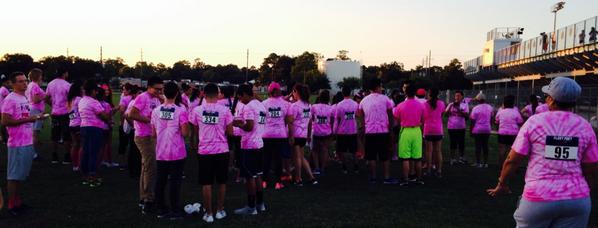 southdigpink's tweet photo. Ready to run...ready to help breast cancer patients..Klein Forest HS @KleinISD @KfInteract @HoustonChron @DigPink http://t.co/MvHliaFkza
