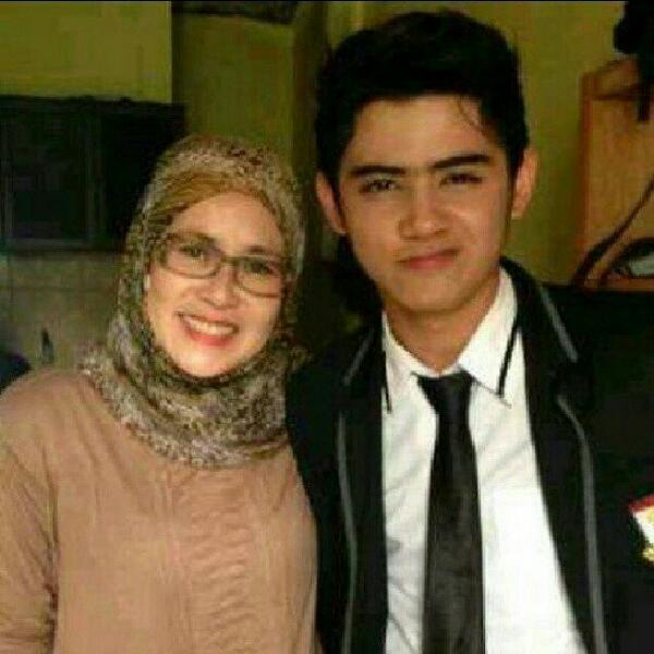 IjahGGS's tweet photo. #DigoGGS #BundaUly #SharePict #CoupleSweet @DigoSisiLovers @alysyarief @aliando26 @GGSerigalaSCTV_ 😍😍😍 http://t.co/Uw5SOL9XFb