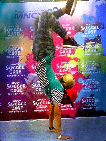 Ridwan10K's tweet photo. Enjoy style#MNCTVSoccerCage#IM3 http://t.co/S2hoWUIV2M